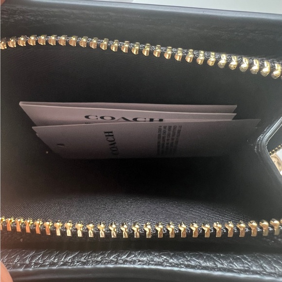COACH-Snap Wallet (NWT)